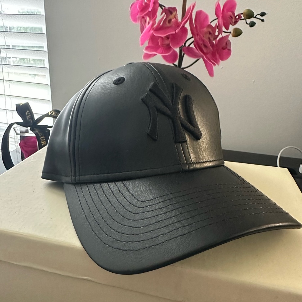 New Era Faux Leather 9Forty NY Yankee Cap - Black